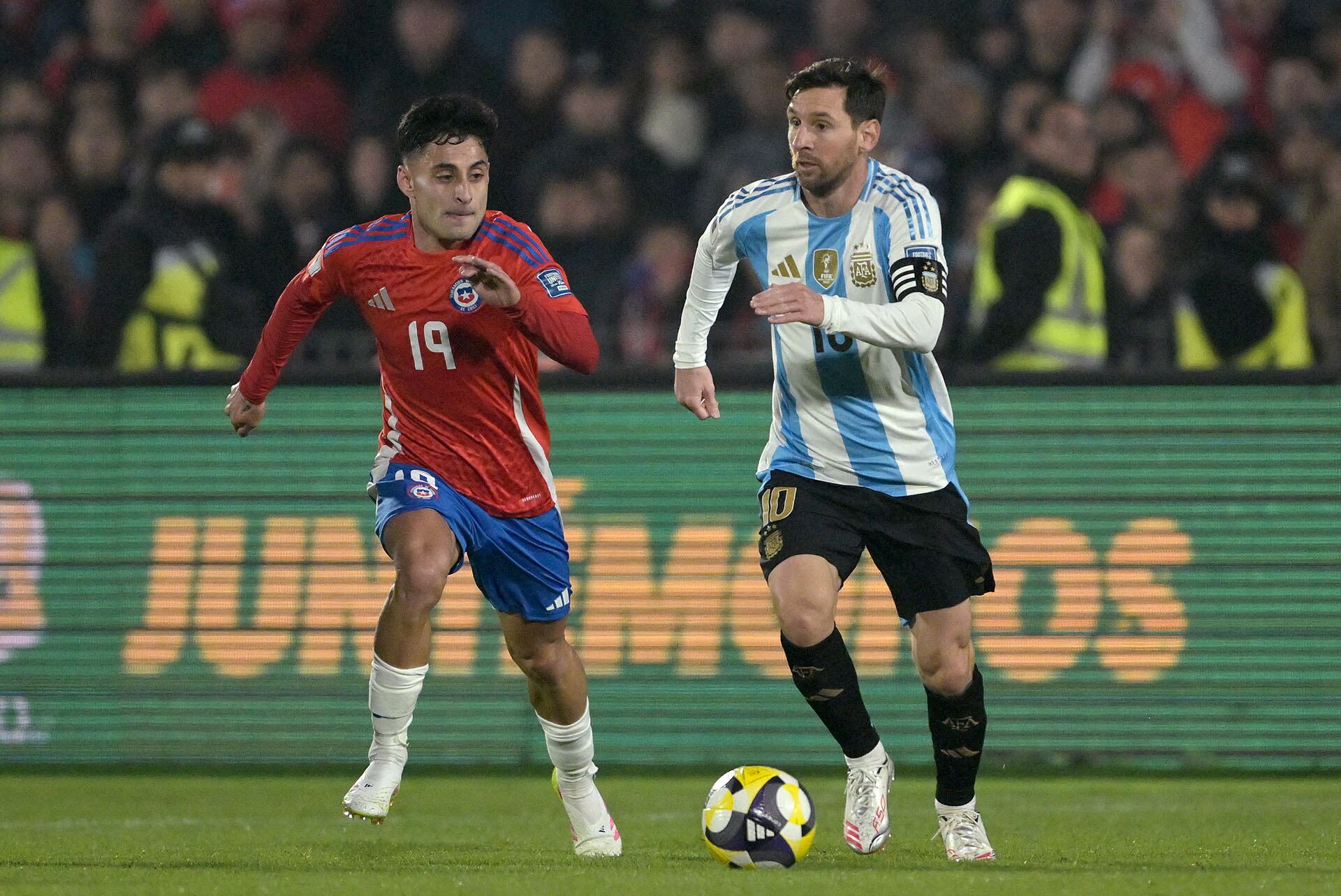 El guiño de Messi a los debutantes tras el triunfo de Argentina ante Chile