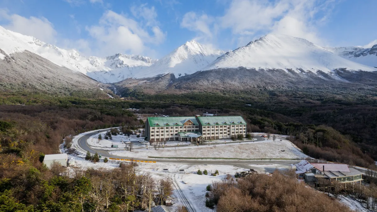 Invierno de Lujo en Ushuaia: Descubra la Experiencia Única en el Hotel de Nieve