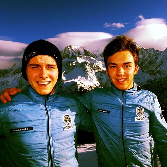 Pierre Gasly rinde emotivo homenaje anual a Anthoine Hubert