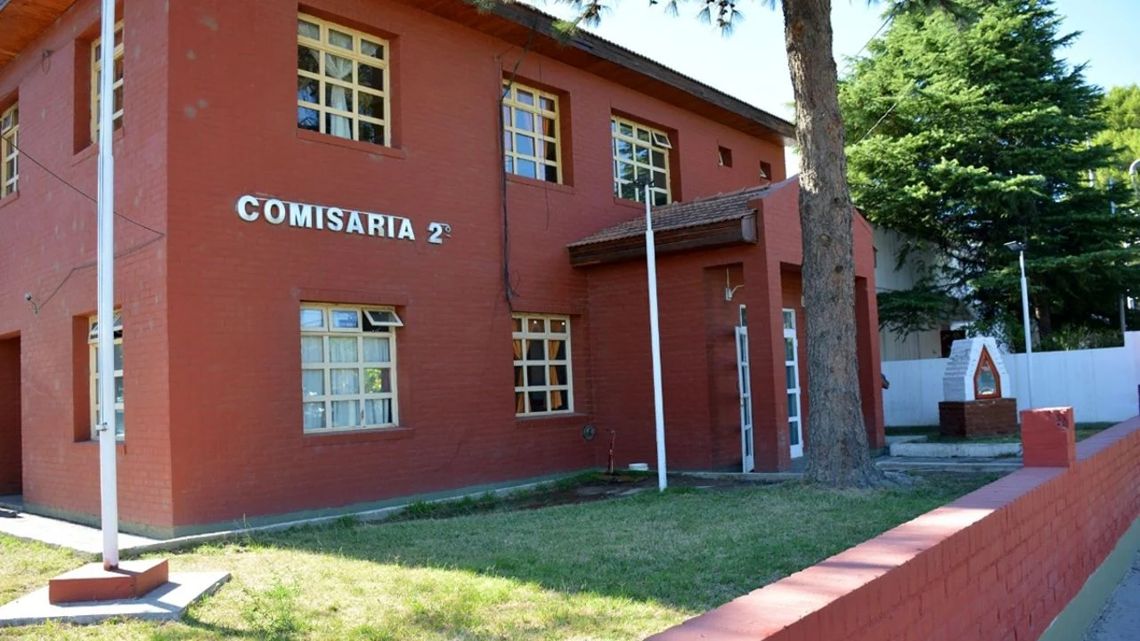 Denuncian que en la Comisaría Segunda hay superpoblación de presos sin agua, baño, luz ni camas