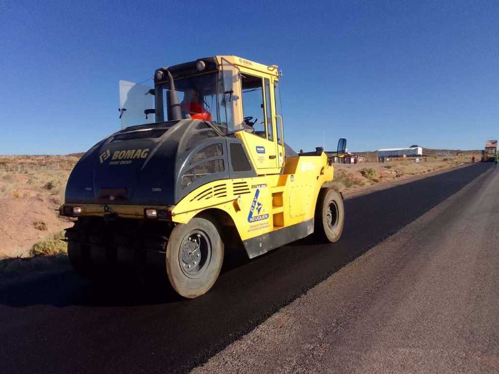 Avanza la pavimentación de la Ruta Provincial 5, una obra clave para conectar Vaca Muerta 