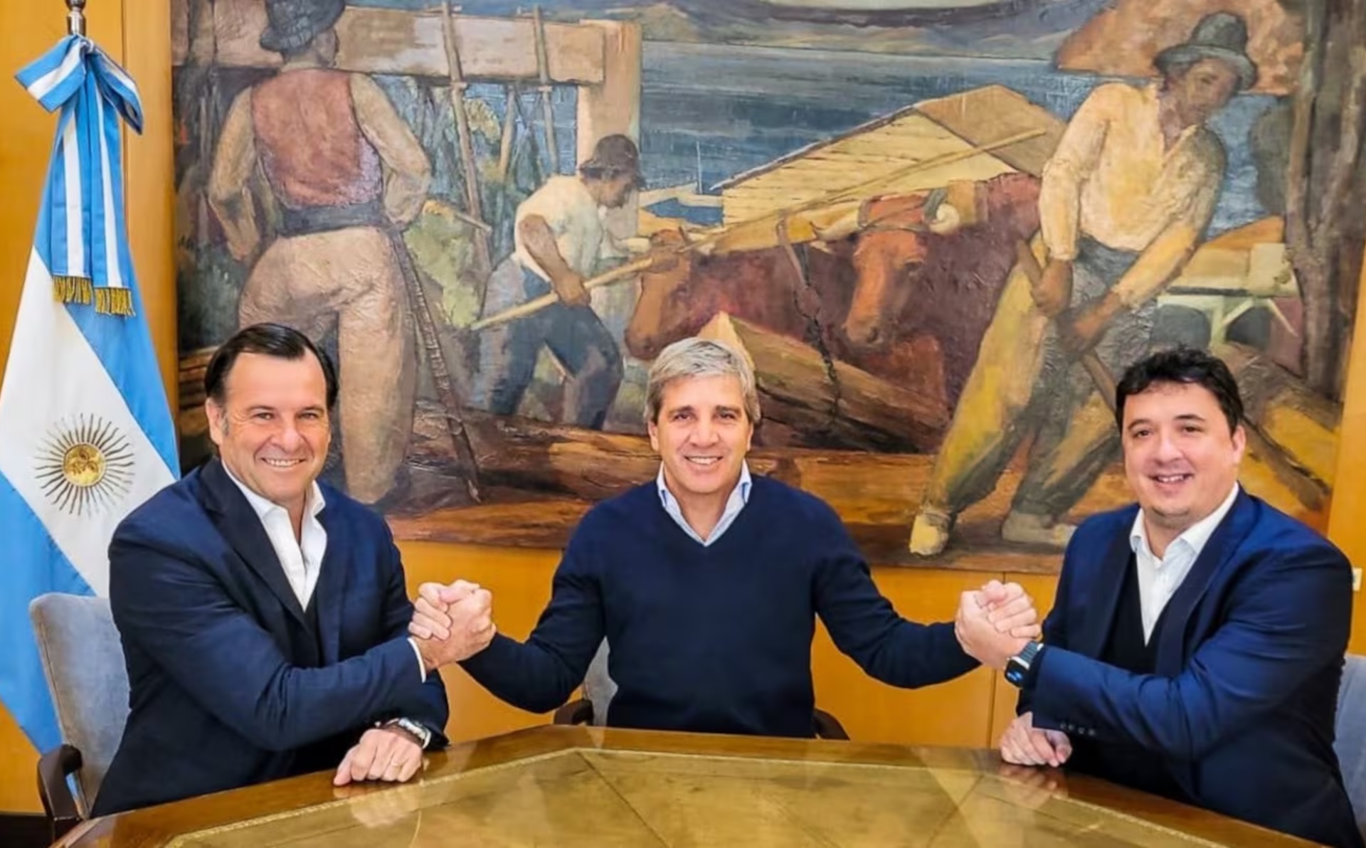 Salidas confirmadas en Economía en medio de la reestructuración