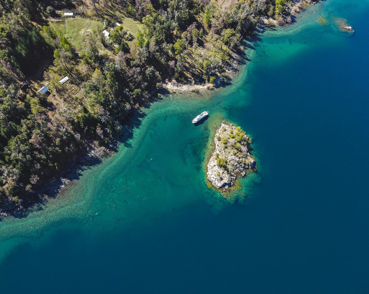 La Islita en San Martín de los Andes: un lugar para llegar caminando a través de un bosque de robles 