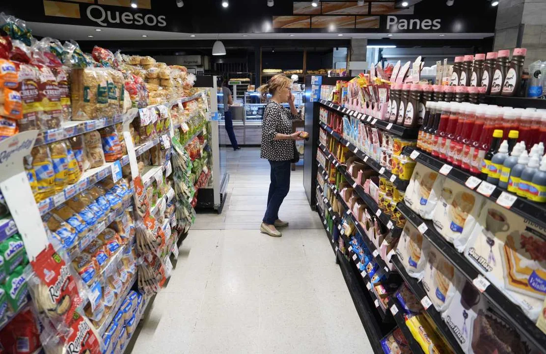 Ventas de supermercados subieron 0,2% en junio y 4% en seis meses