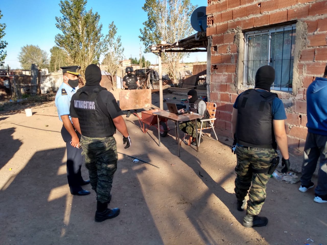 Antinarcóticos desmanteló dos kioscos de droga que operaban en conjunto en Plaza Huincul.