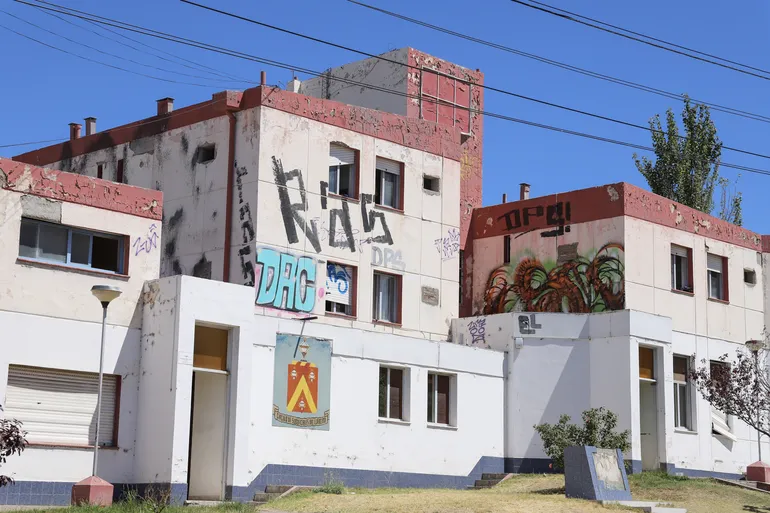 Las impactantes imágenes por dentro del aguantadero de Avenida Argentina