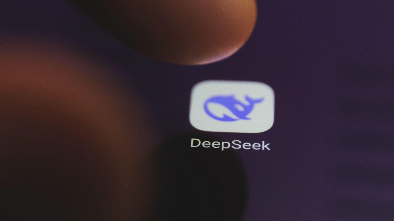 De líder a proscrito: la paradoja de DeepSeek, la IA más vetada de 2025