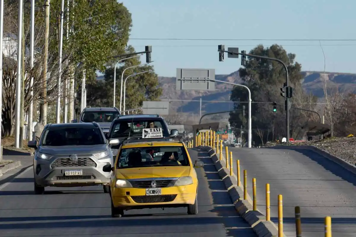 Asaltaron y golpearon a una taxista neuquina en Cipolletti