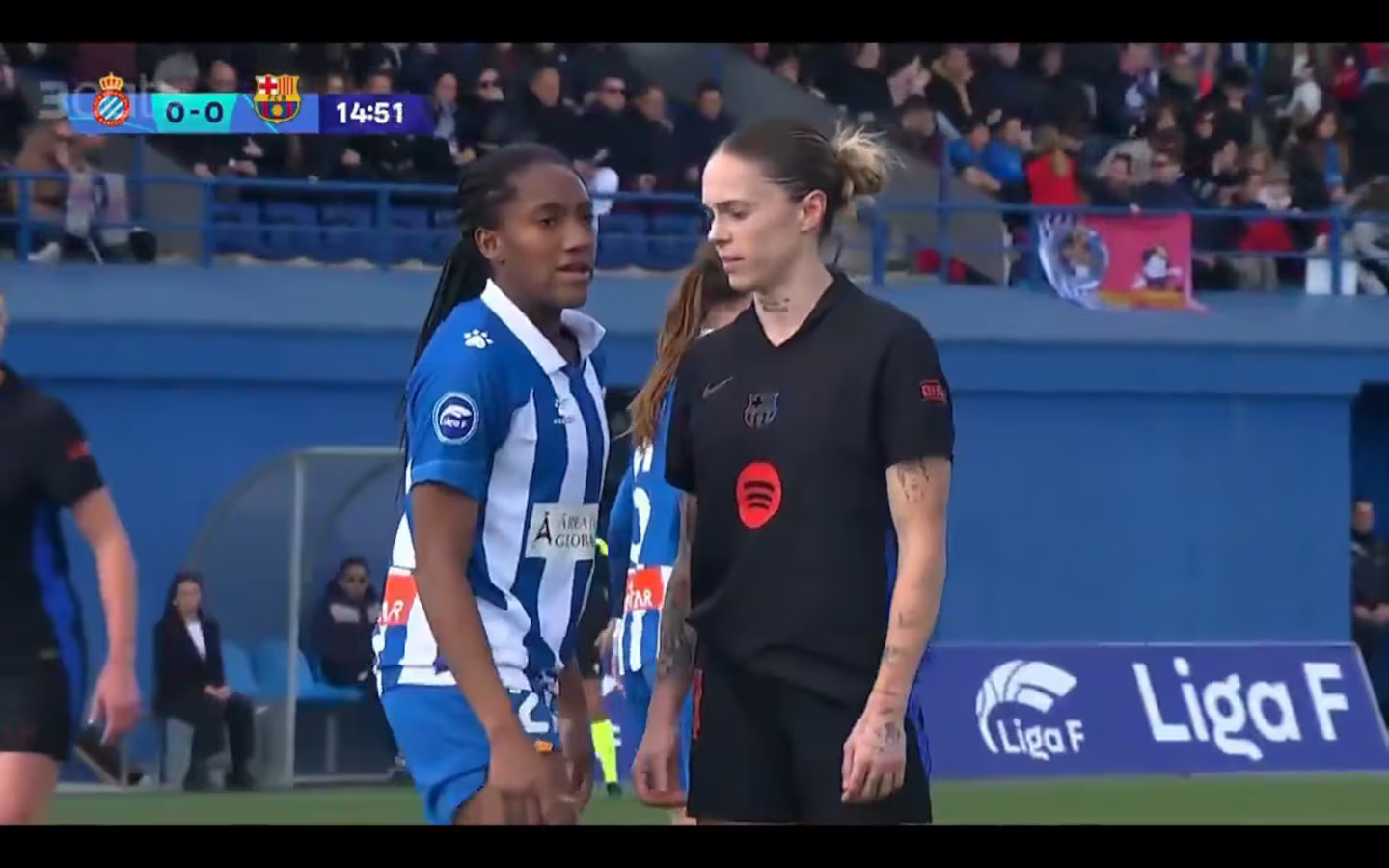 Escándalo en el futbol femenino: una jugadora le tocó los genitales y discriminó a su rival