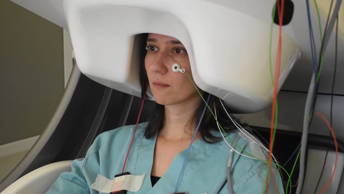 La IA ya nos lee la mente: Meta creó un ‘casco’ para saber qué estamos pensando