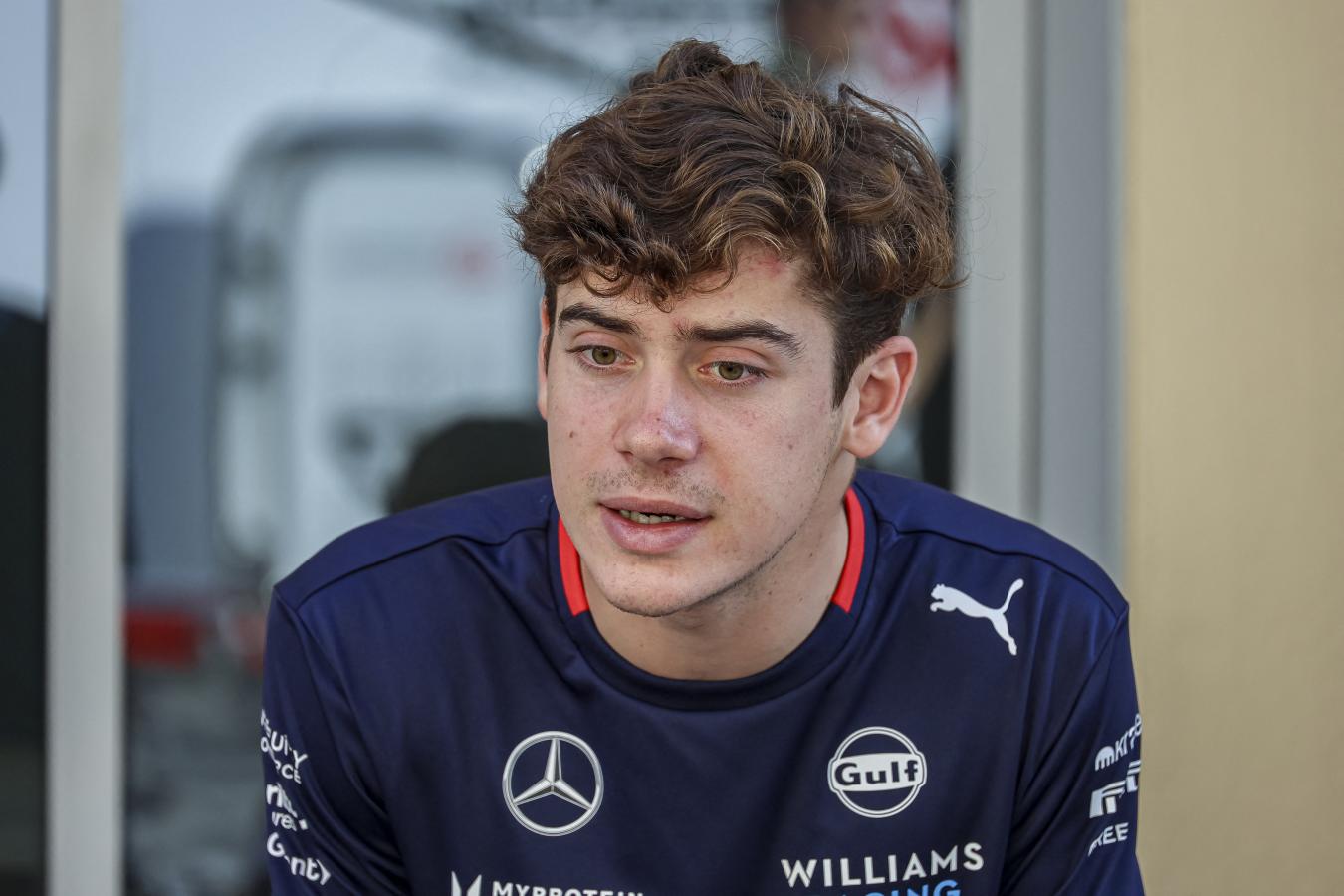 Franco Colapinto de la Fórmula 1 a jugar al golf