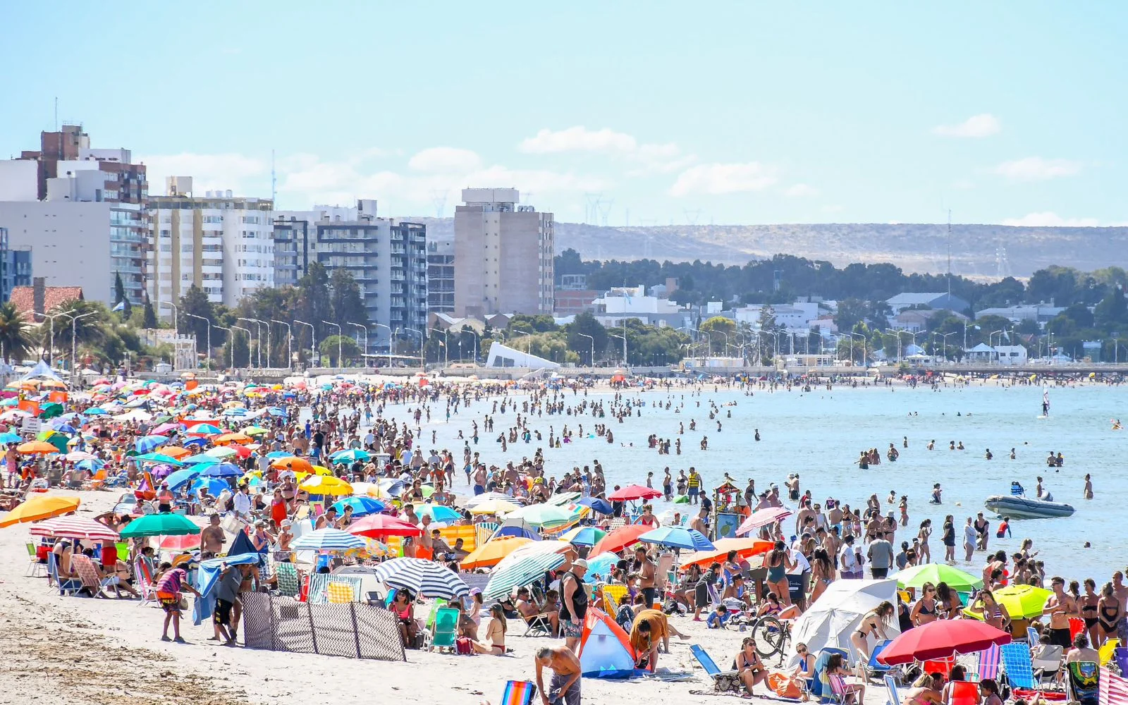 Playas y destinos que extienden el verano más allá de febrero