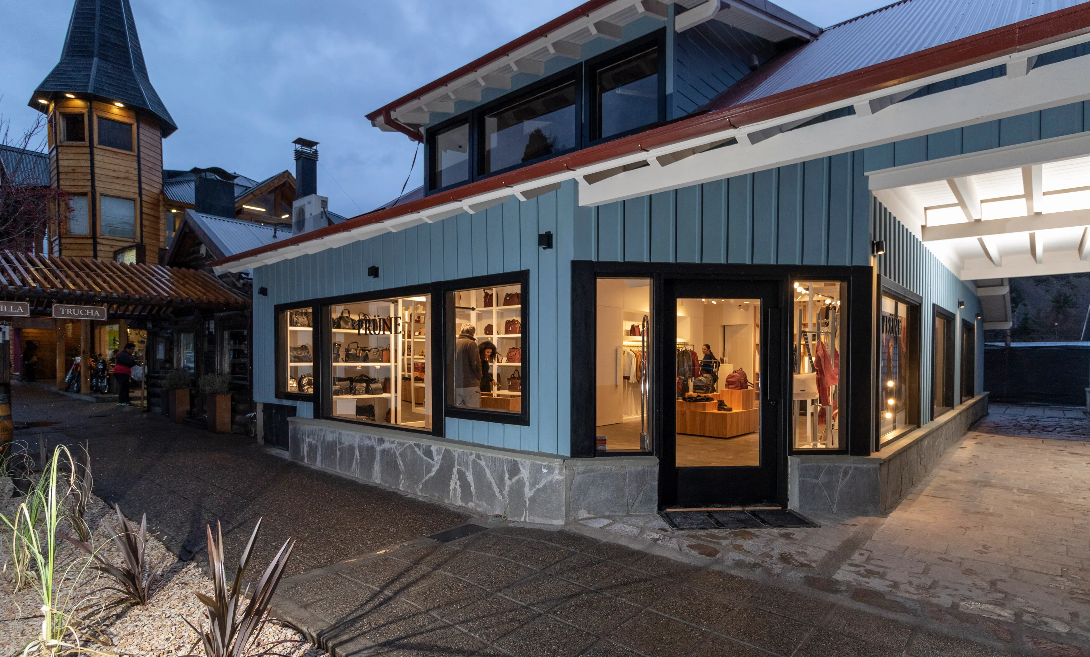 Estatales en la mira: comerciantes en contra del asueto por las Fiestas en San Martín de los Andes