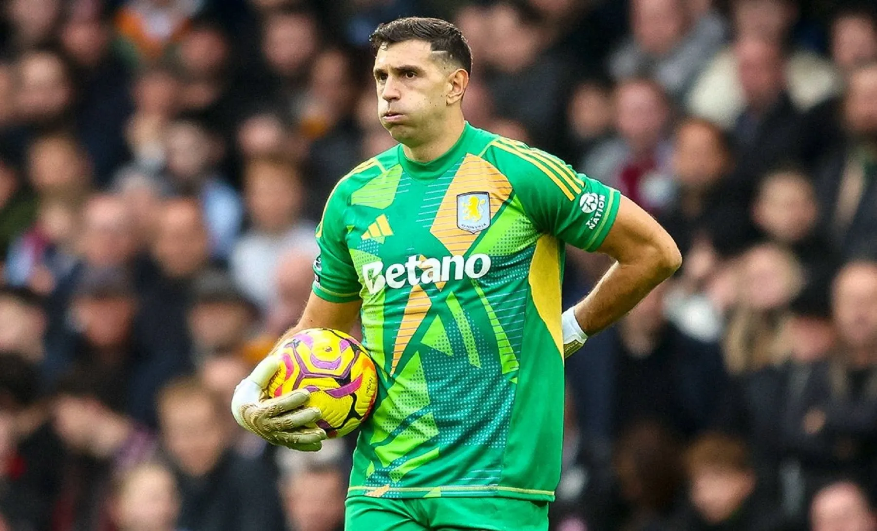 ¿Llega para la fecha FIFA?: Dibu Martínez preocupa en la Selección argentina