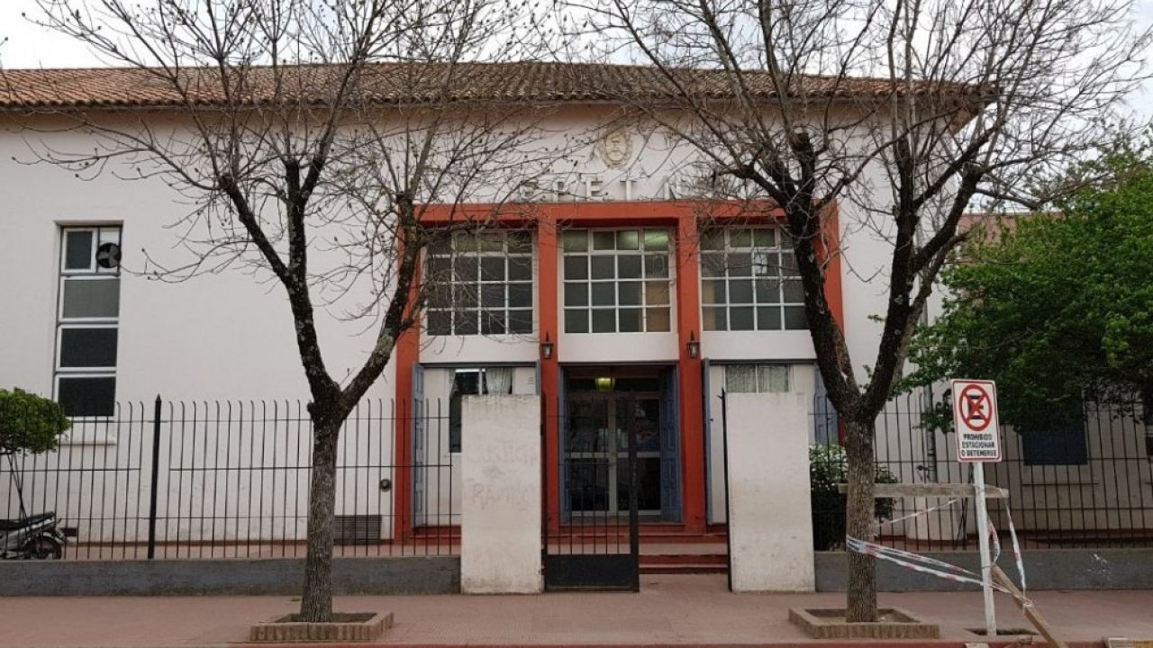 Controversia por el comunicado de una escuela sobre el consumo de alcohol en el UPD