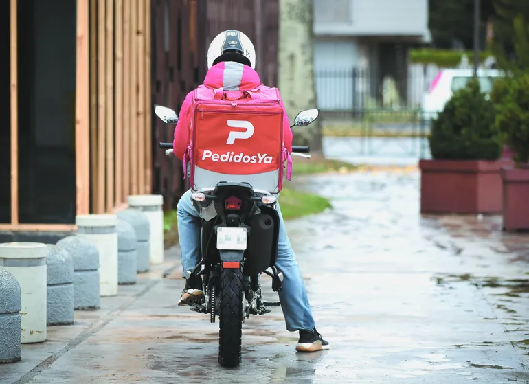 Salía a robar vestido de repartidor de Pedidos Ya