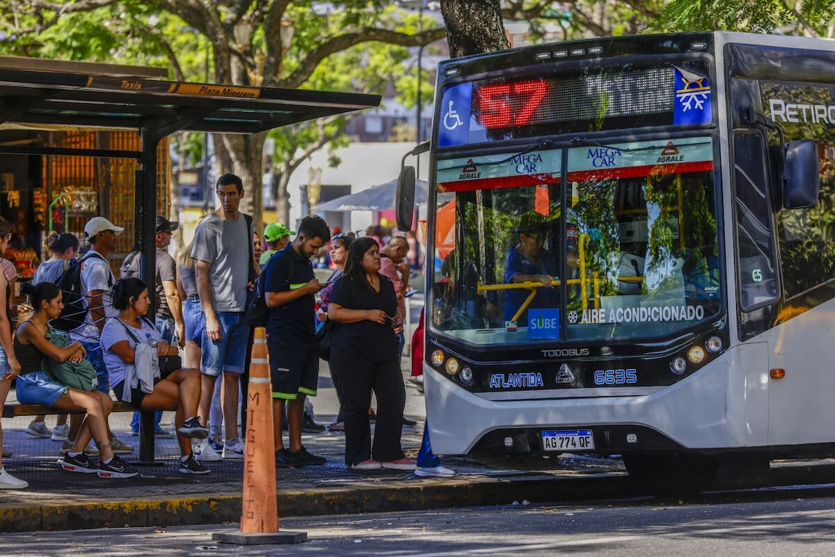 Paro de colectivos: el Gobierno busca frenarlo antes del viernes 28