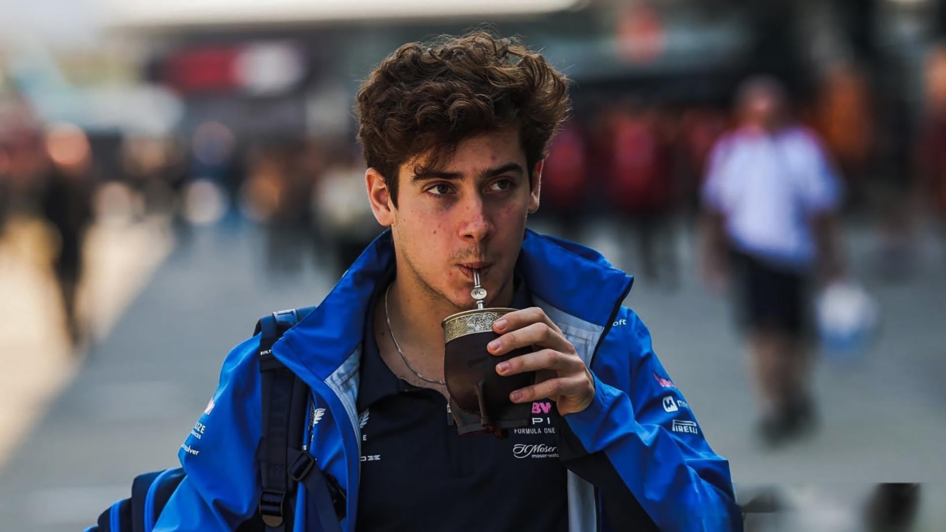 Rumores Sobre el Futuro de Colapinto en la Fórmula 1 Alimentados por Visita Especial