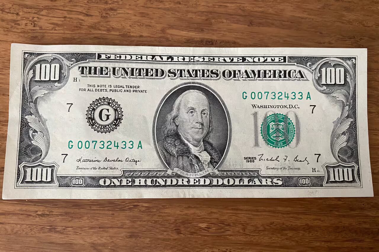 Dólares "cara chica": la nueva fecha límite para que los bancos los acepten