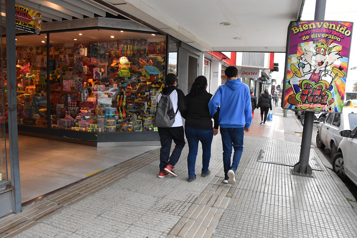 A qué hora cierran los comercios este martes 24 por Navidad, en Neuquén y Roca