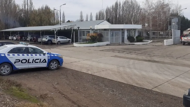 Formulan cargos por contaminación a una petrolera que tiraba agua del fracking al desagüe de Centenario