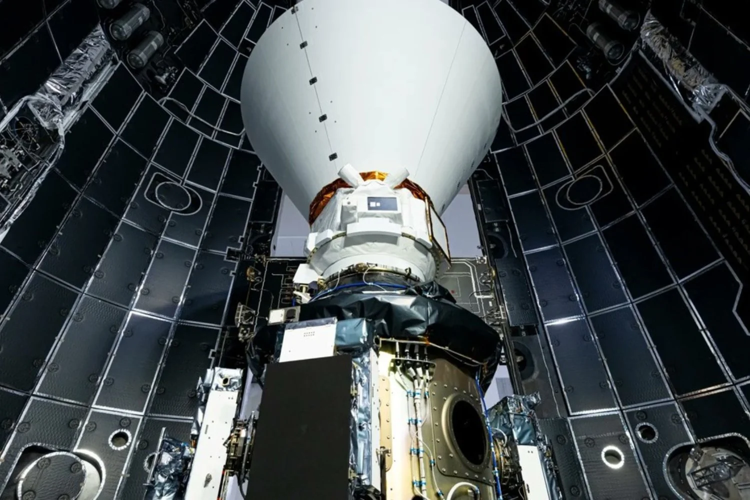 La NASA despliega nuevo telescopio para explorar el universo profundo