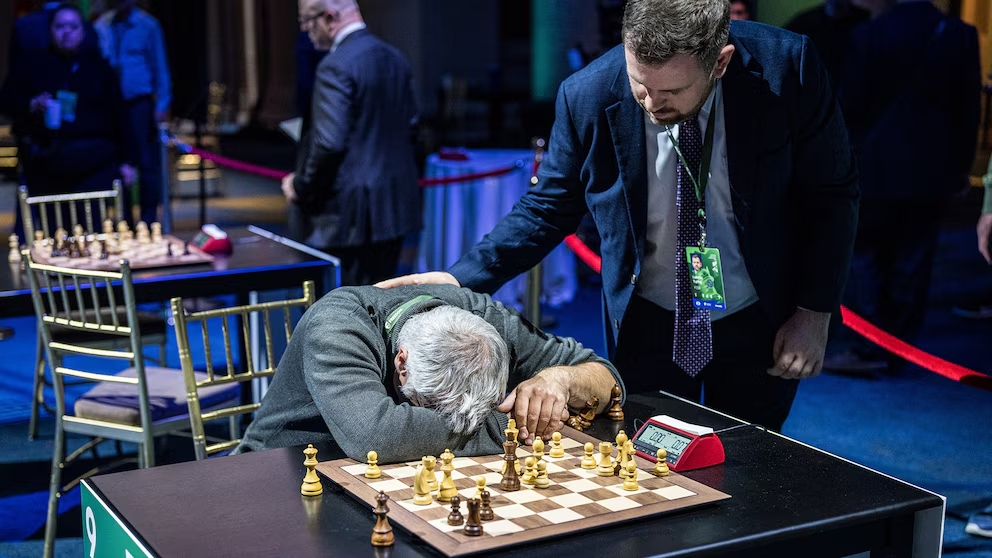 Cometió un error y quedó eliminado del Mundial de ajedrez: la reacción de un reconocido jugador que recorre el mundo