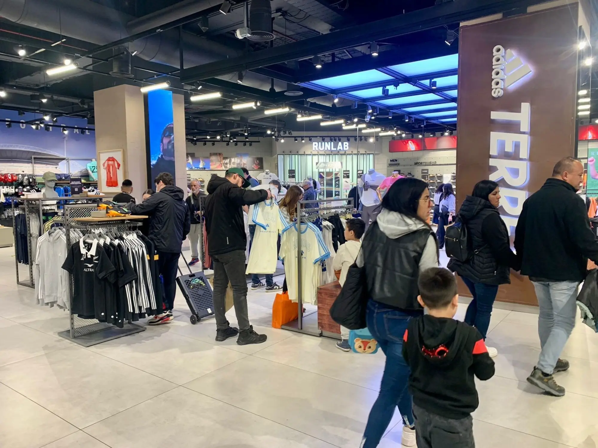 Viajes de compras a Chile sin efectivo: el medio de pago más conveniente para evitar impuestos