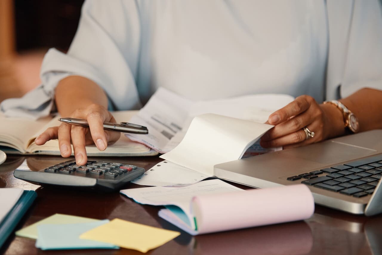 Cambian las percepciones de Ganancias y Bienes Personales para gastos en dólares