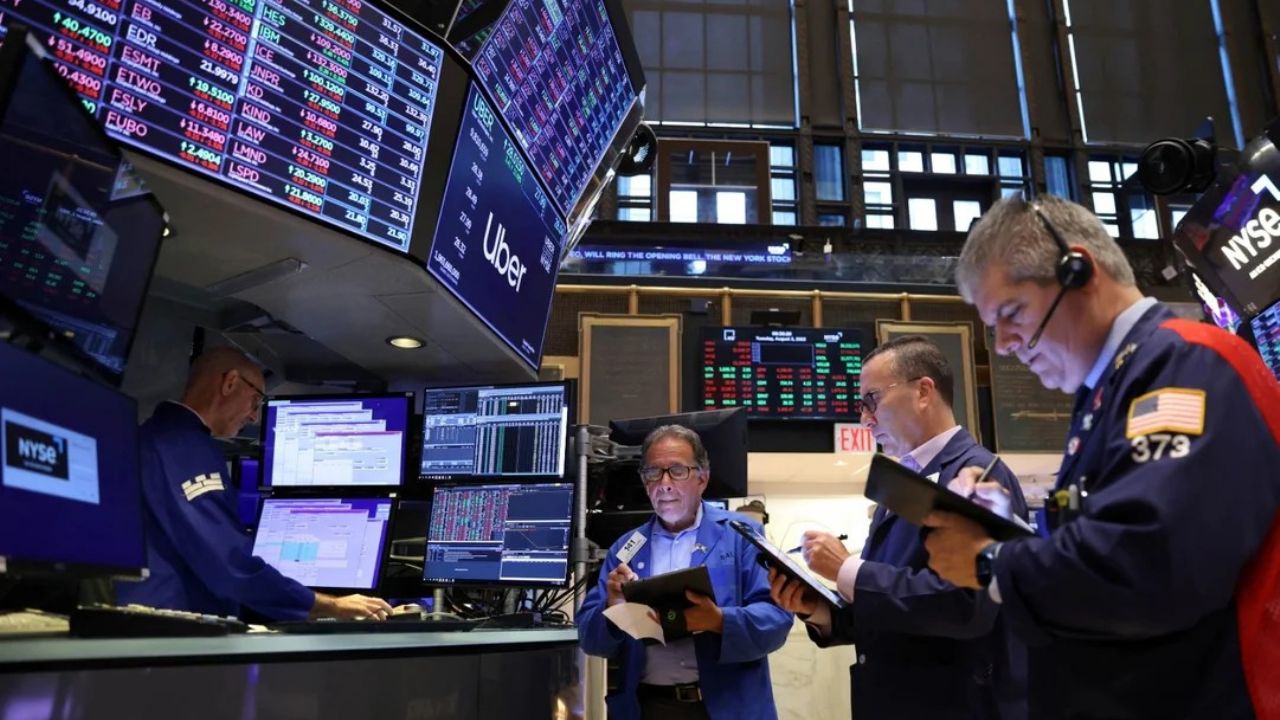 La Bolsa porteña cae y el riesgo país se mantiene cerca de los 700 puntos