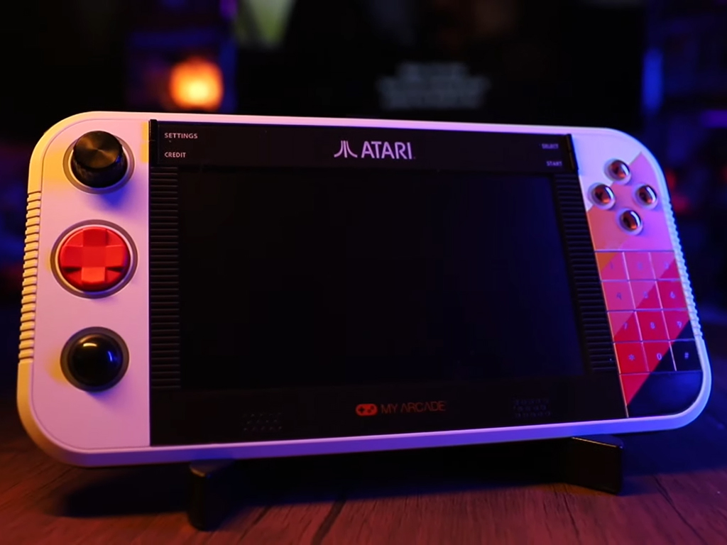 Para los amantes de los juegos retro: Atari ha presentado la consola portátil Gamestation Go para ejecutar juegos clásicos.