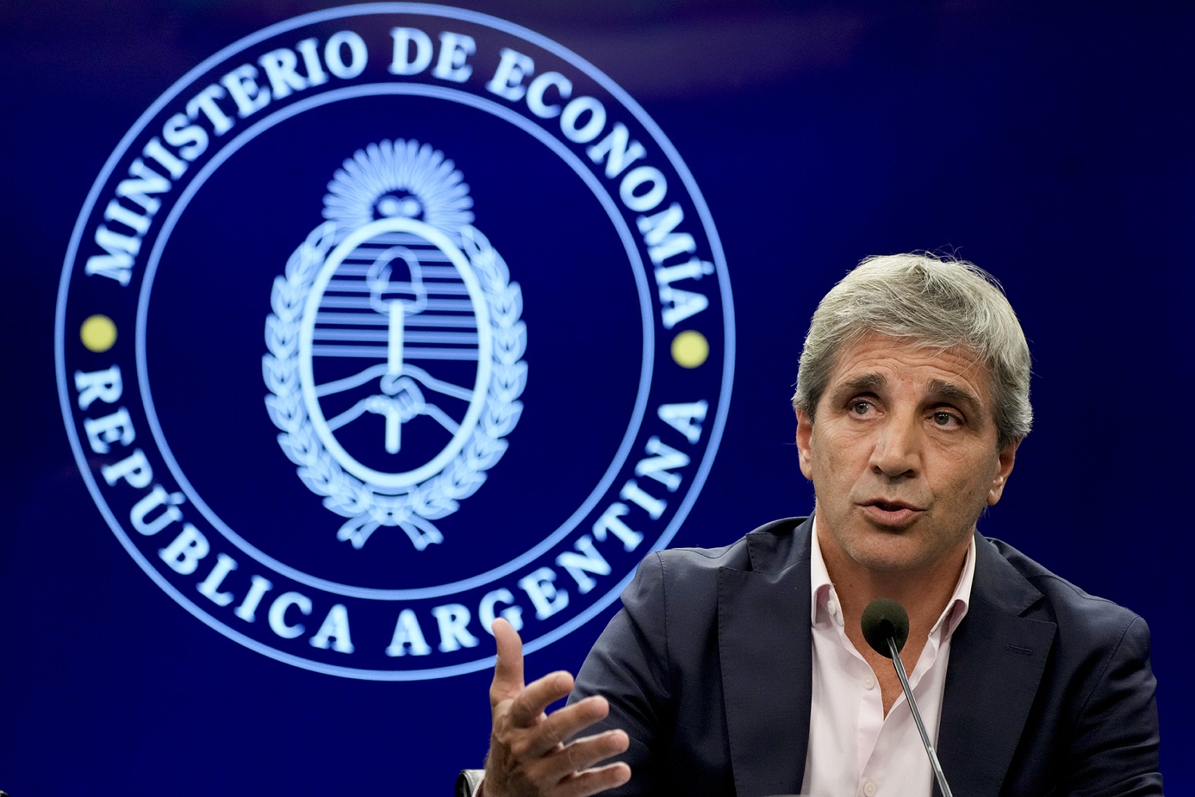 Con el cepo levantado, el peso se impuso en la cotización frente al dólar