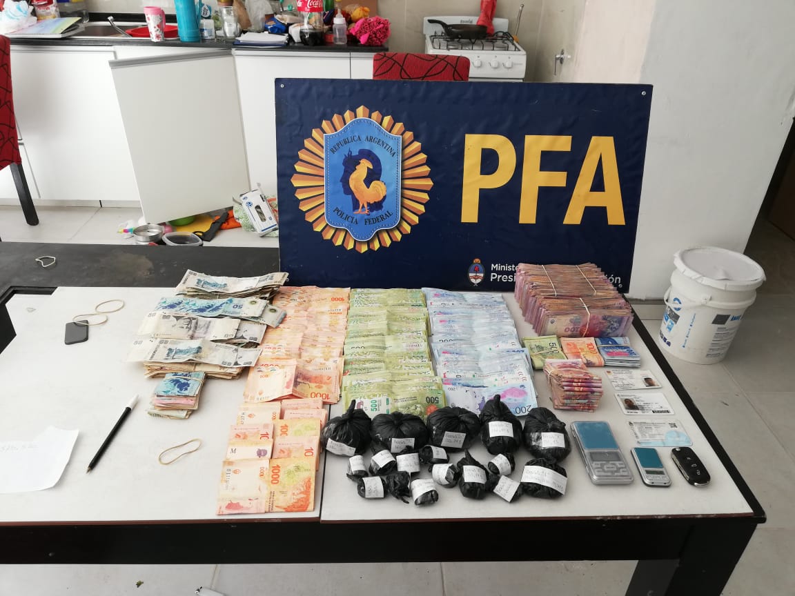 Narcos caraduras: hacían delivery en una costosa camioneta en Cutral Co y pretendían su devolución