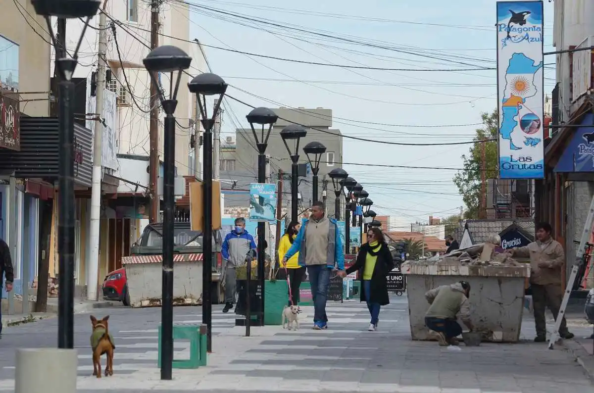 Las Grutas: detienen a turistas neuquinas que se peleaban por unas tarjetas robadas