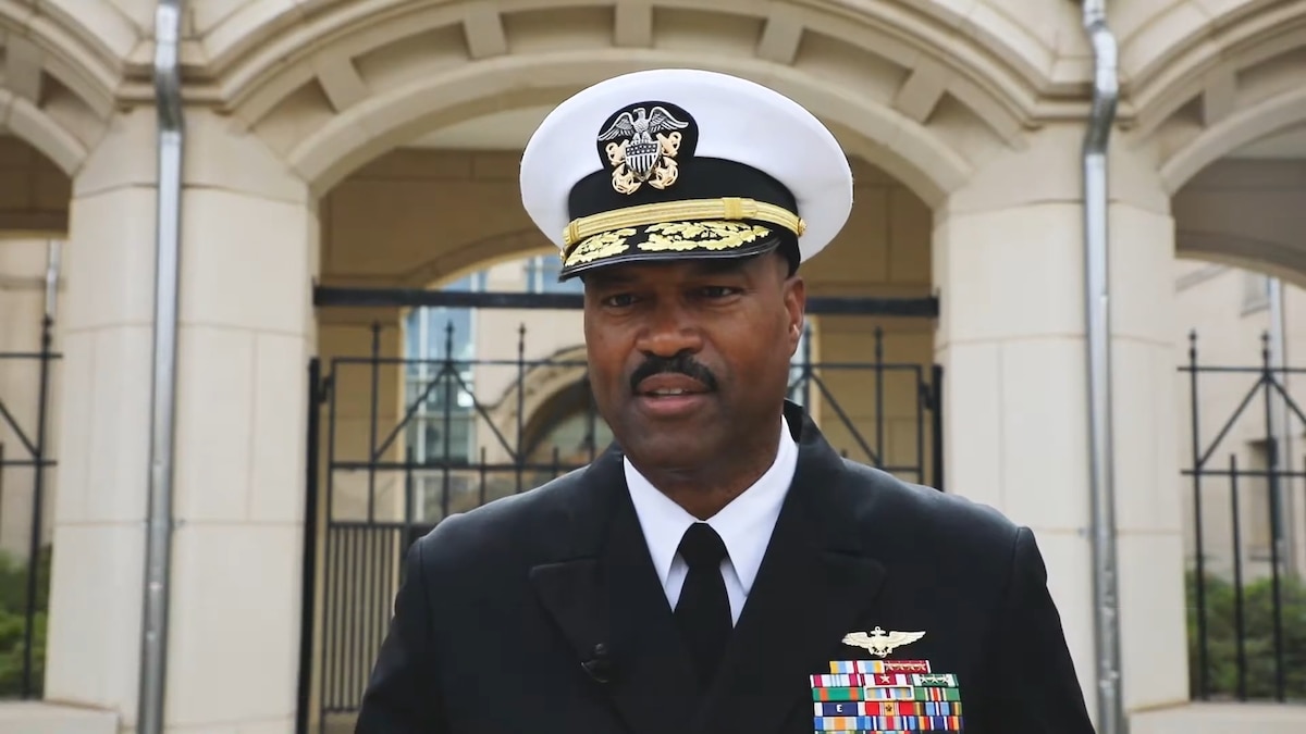 Nuevo acercamiento de EEUU: el jefe del Comando Sur visitará Argentina