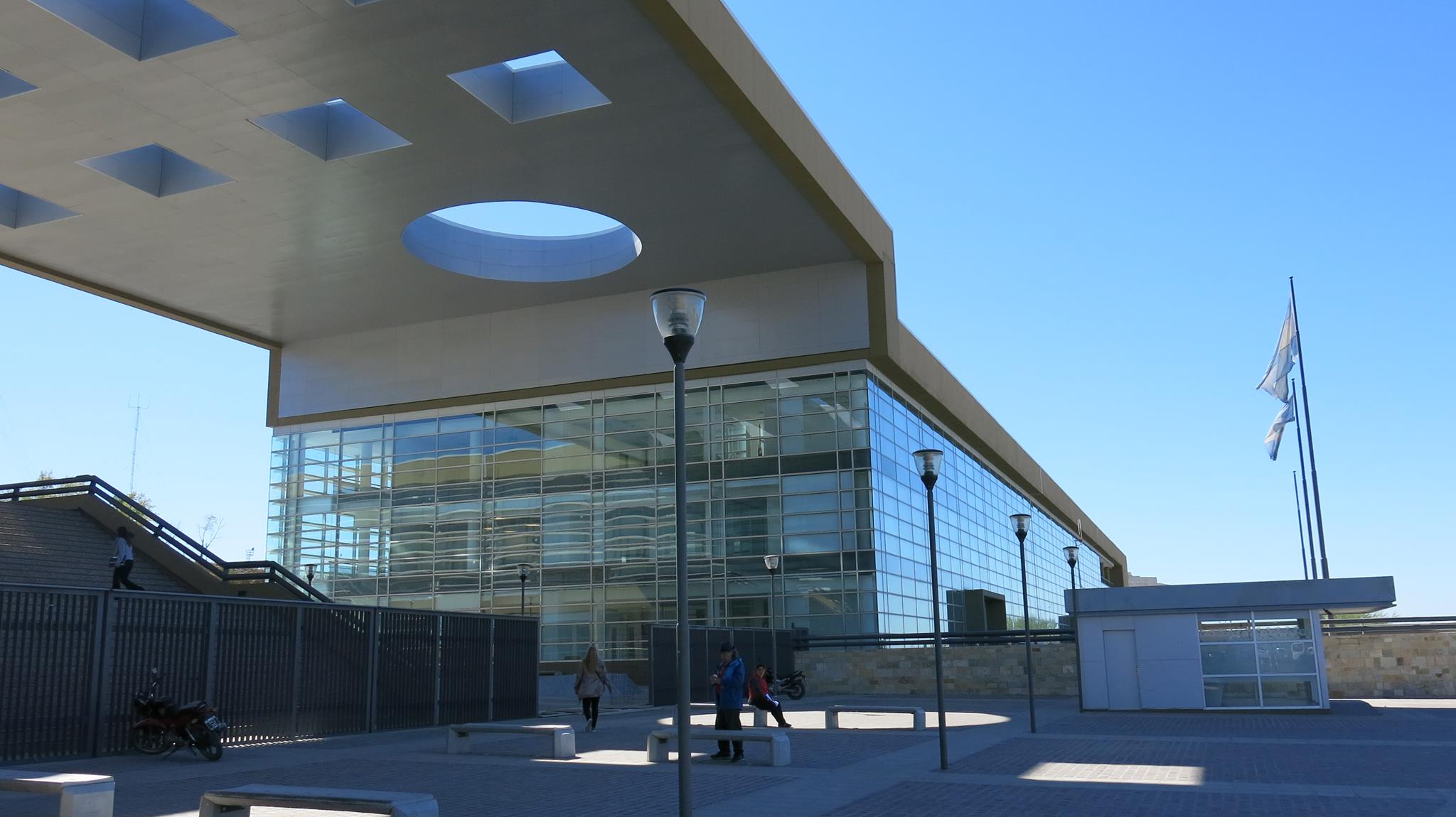 Violento intentó ahorcar a su expareja y agredió a la Policía para no ser detenido