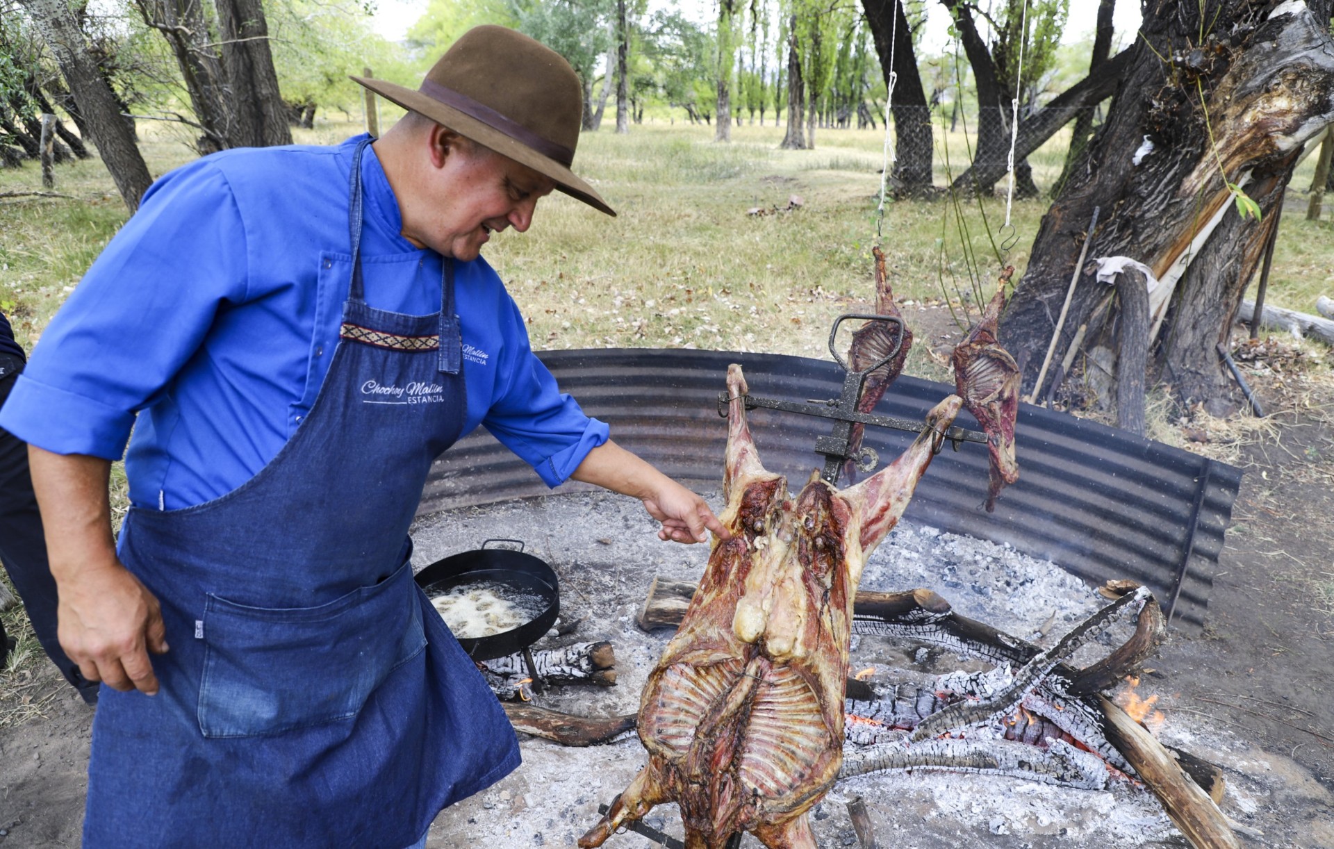 Riñones de chivito con mote, el nuevo manjar de la fiesta de Huinganco