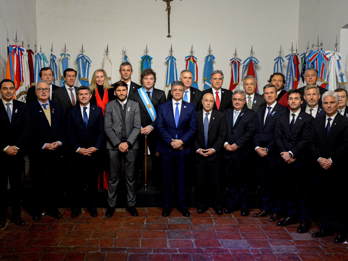 Gobernadores revisan el nuevo esquema del Súper IVA y aumenta la tensión con Milei