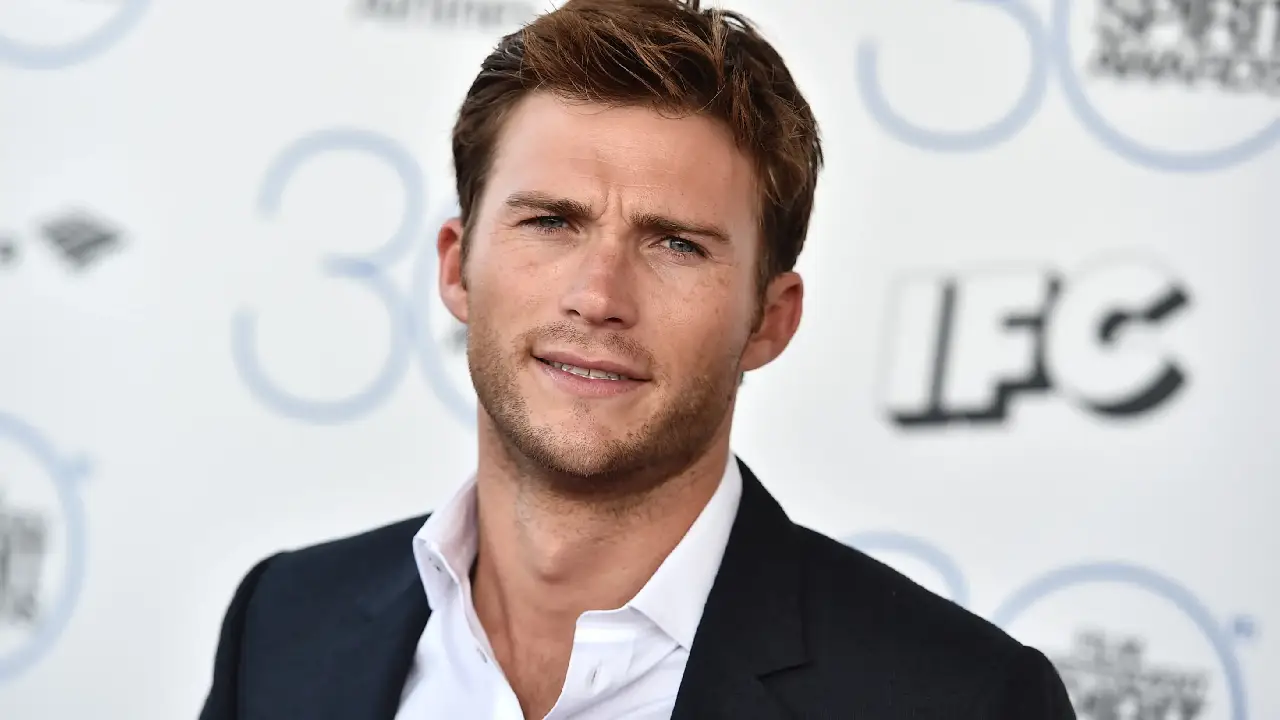 El hijo de Clint Eastwood también quiere ser el Batman de James Gunn y piensa competir con Alan Ritchson por el papel