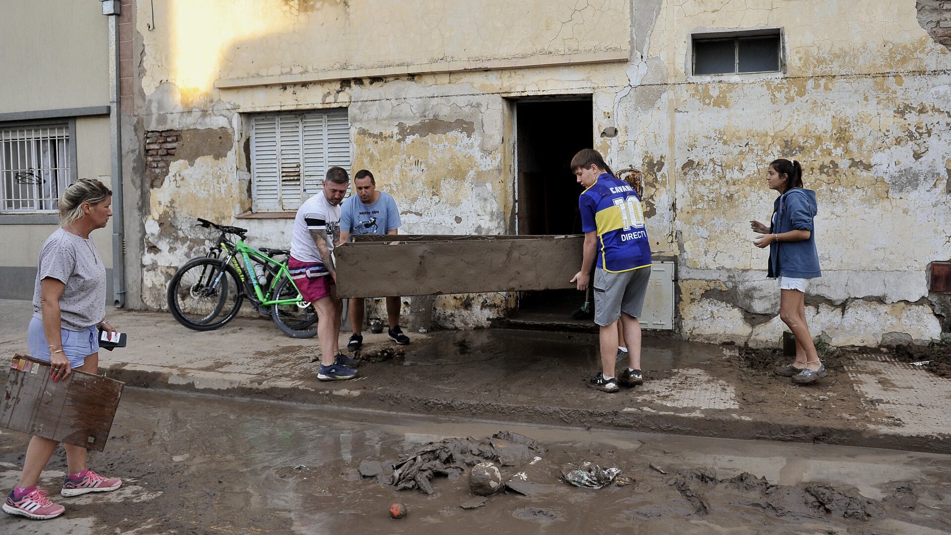 Los damnificados por el temporal en Bahía Blanca podrán acceder a subsidios de hasta $3 millones