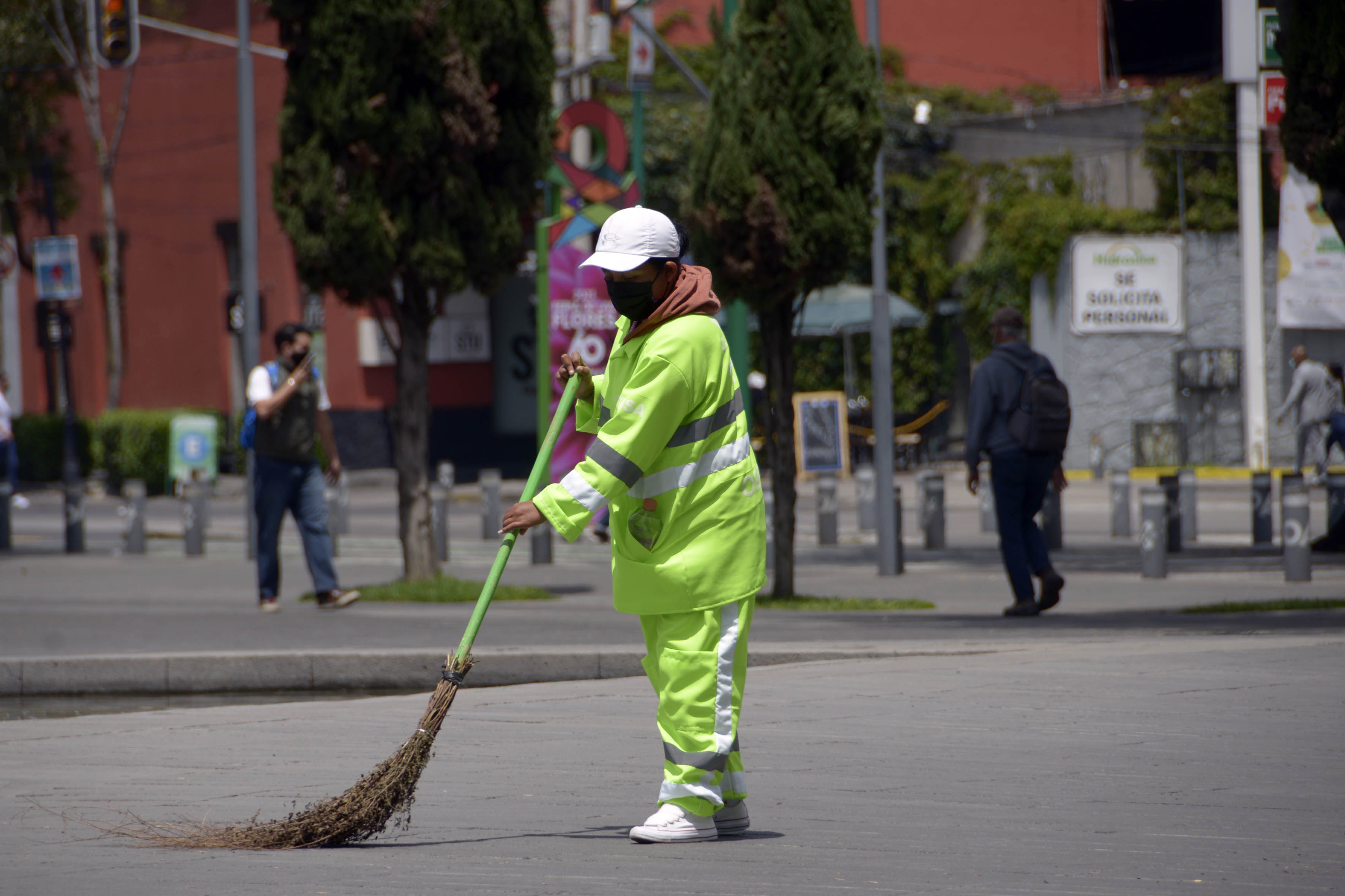 Menos de $1.000.000: cuánto gana un barrendero en la Ciudad de Buenos Aires por día y mes en enero de 2025
