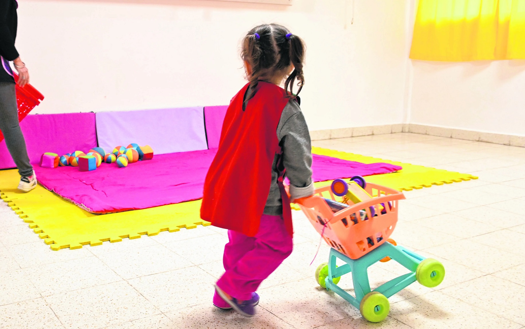 Cayó la natalidad en Neuquén y Río Negro: cómo impacta en la matrícula en los jardines de infantes