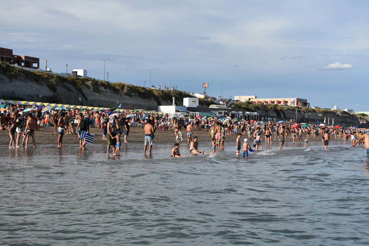 Las Grutas explota de turistas: Ocupación récord y las mejores expectativas