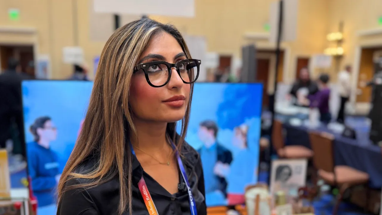 Halliday Glasses: así son estas gafas inteligentes 'proactivas' que pueden proyectar una pantalla en tu ojo