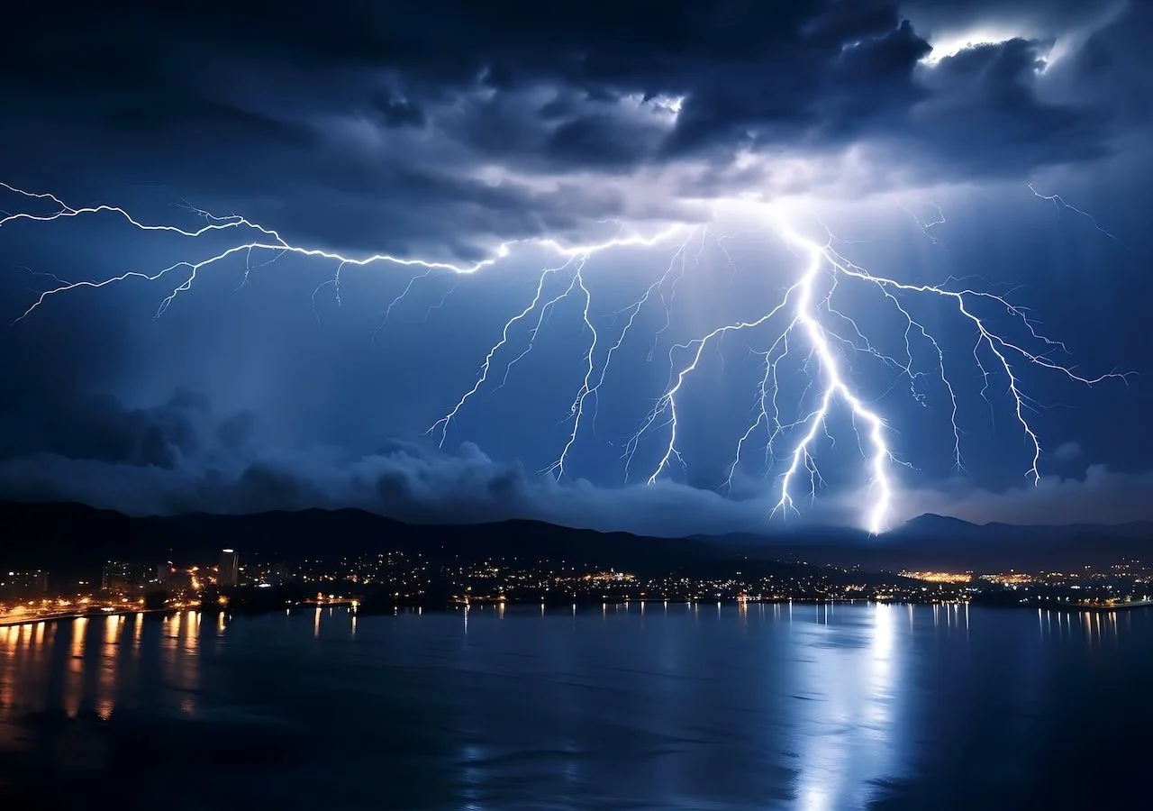 Qué origina la electricidad en las tormentas con rayos y granizo