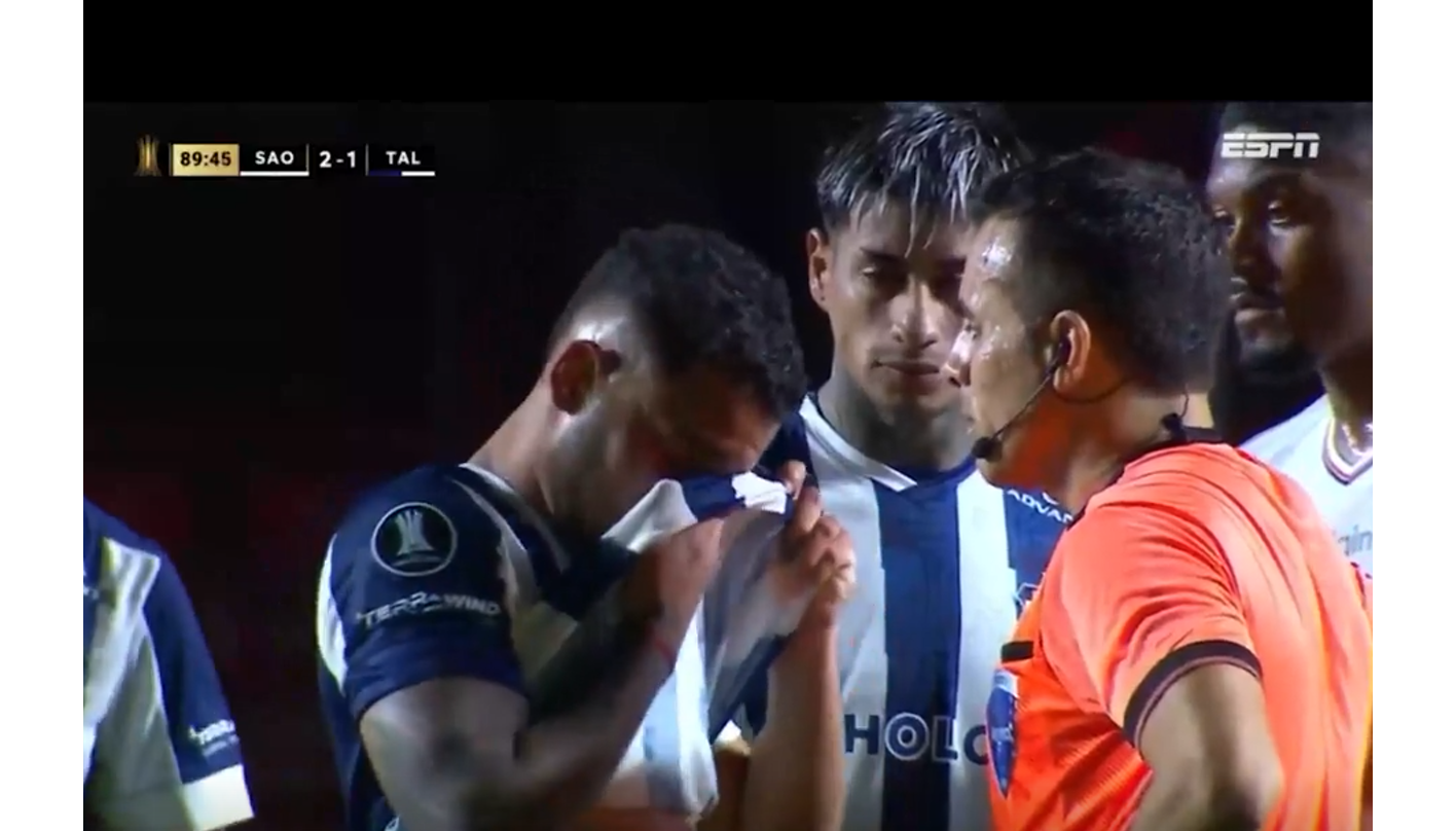 Futbolista de Talleres Rompe en Llanto por Racismo Durante Partido de Libertadores