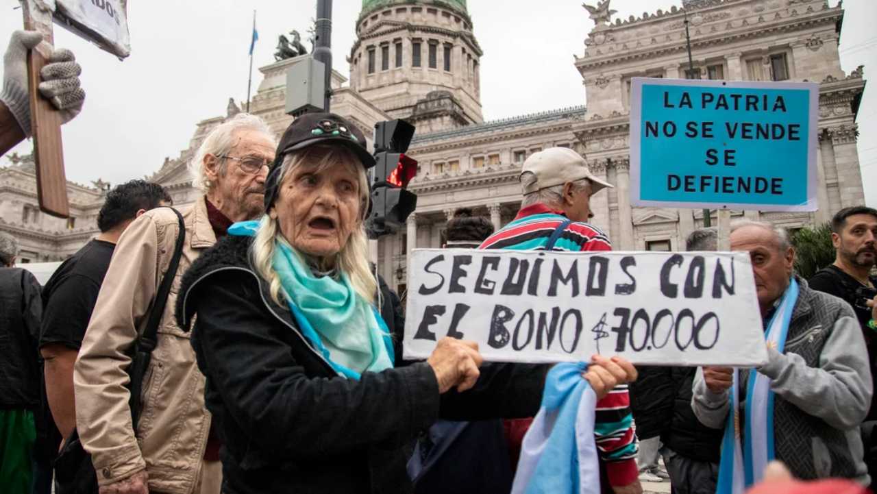 Jubilados, empleados del Garrahan y Ni Una Menos se suman a una masiva protesta mañana